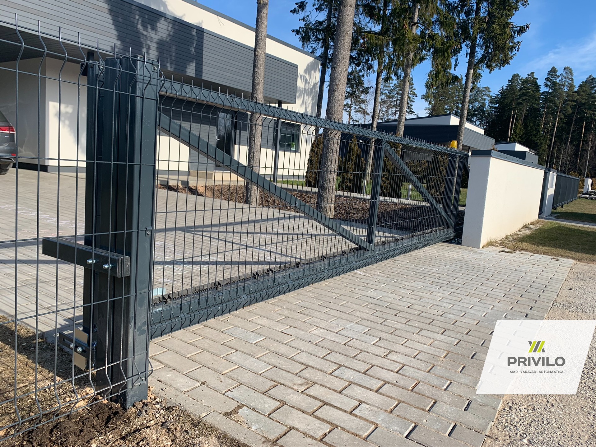 Antratsiithall paneelaed koos paneelkattega liugvärava ja jalgväravaga – Privilo