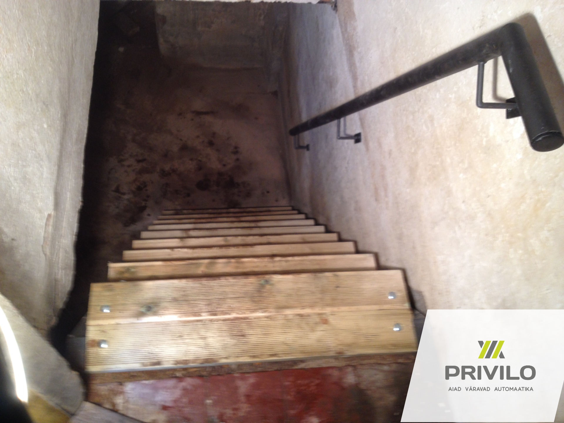 Trepp. Puitastmed. Metallkonstruktsioon. Käsipuu., Metallitööd, Tartu – Privilo