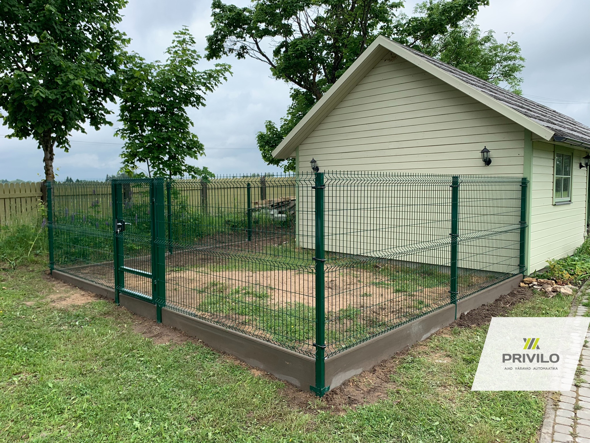 Paneelaed, betoonsokkel, jalgvärav., Paneelaiad, Tartumaa – Privilo