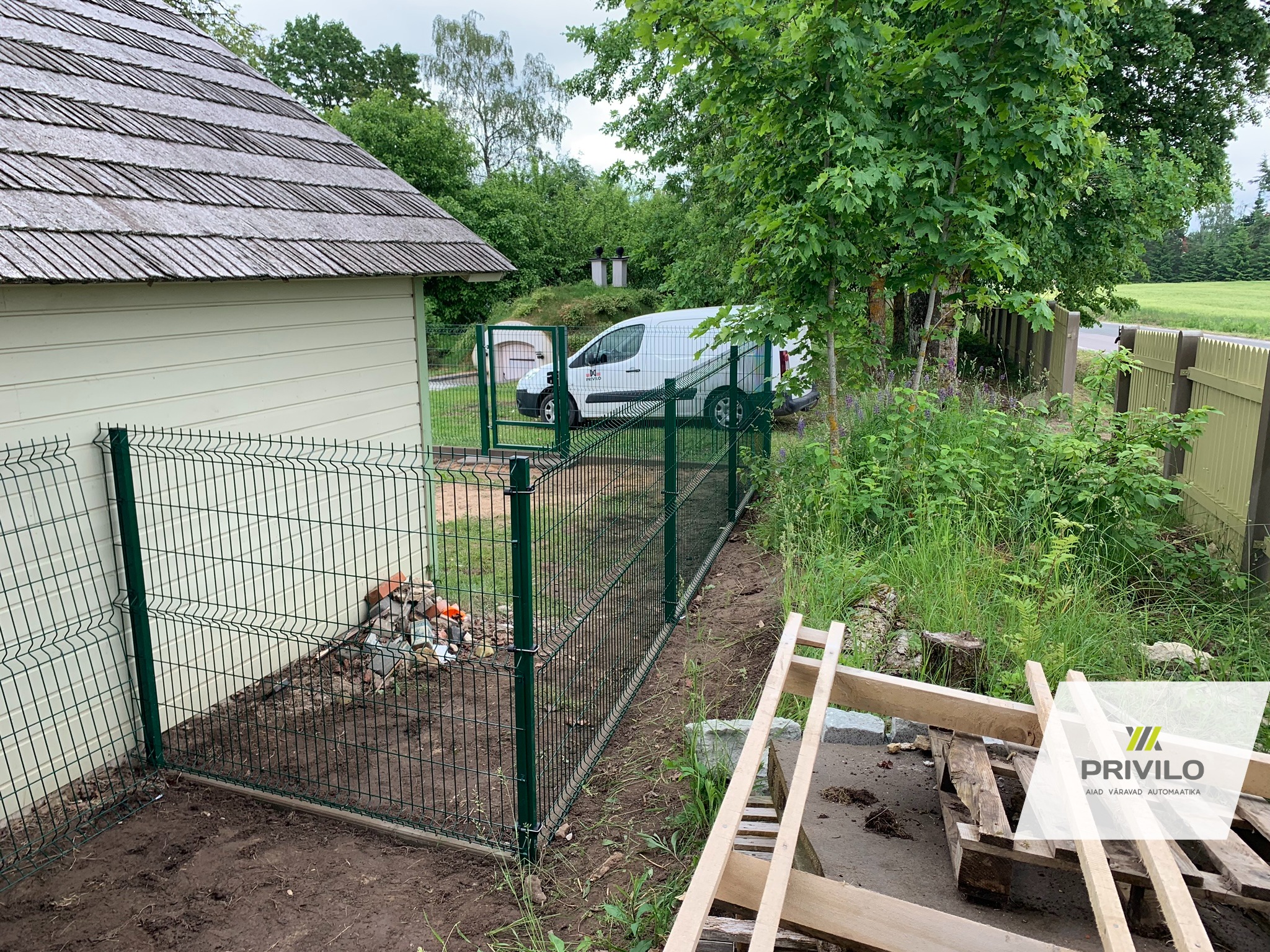 Paneelaed, betoonsokkel, jalgvärav., Paneelaiad, Tartumaa, pilt 3 – Privilo