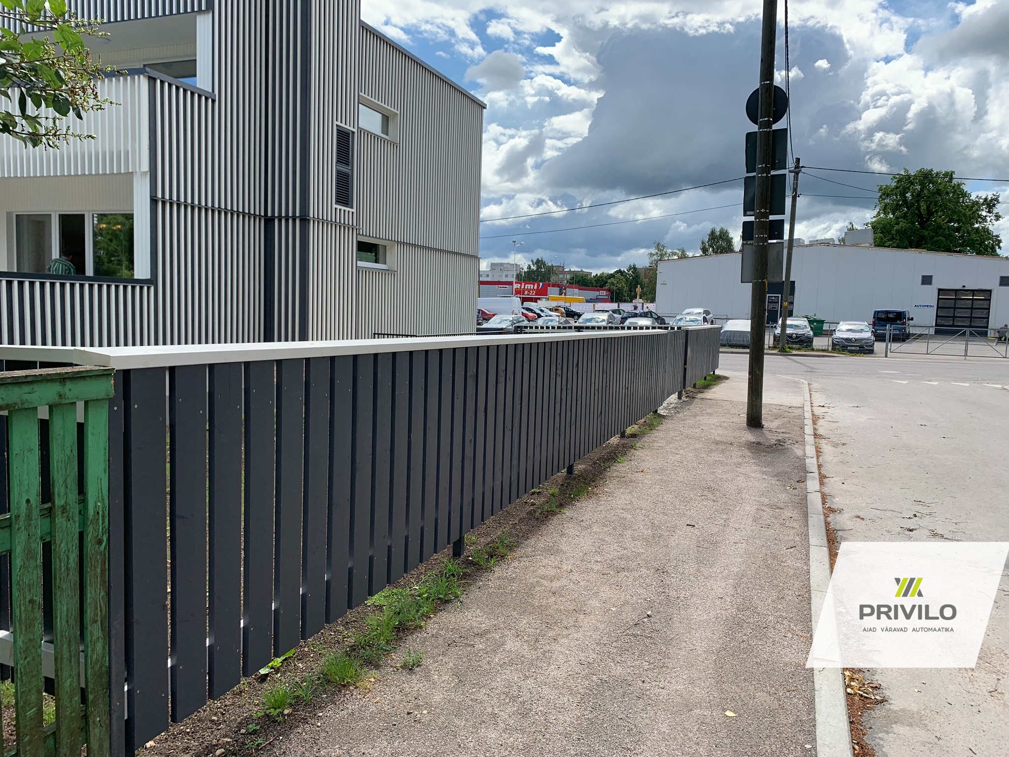 Paneelaed, puitaed, automaatikaga tiibvärav., Puitaiad, Paneelaiad, Tiibväravad, Tartu, pilt 2 – Privilo