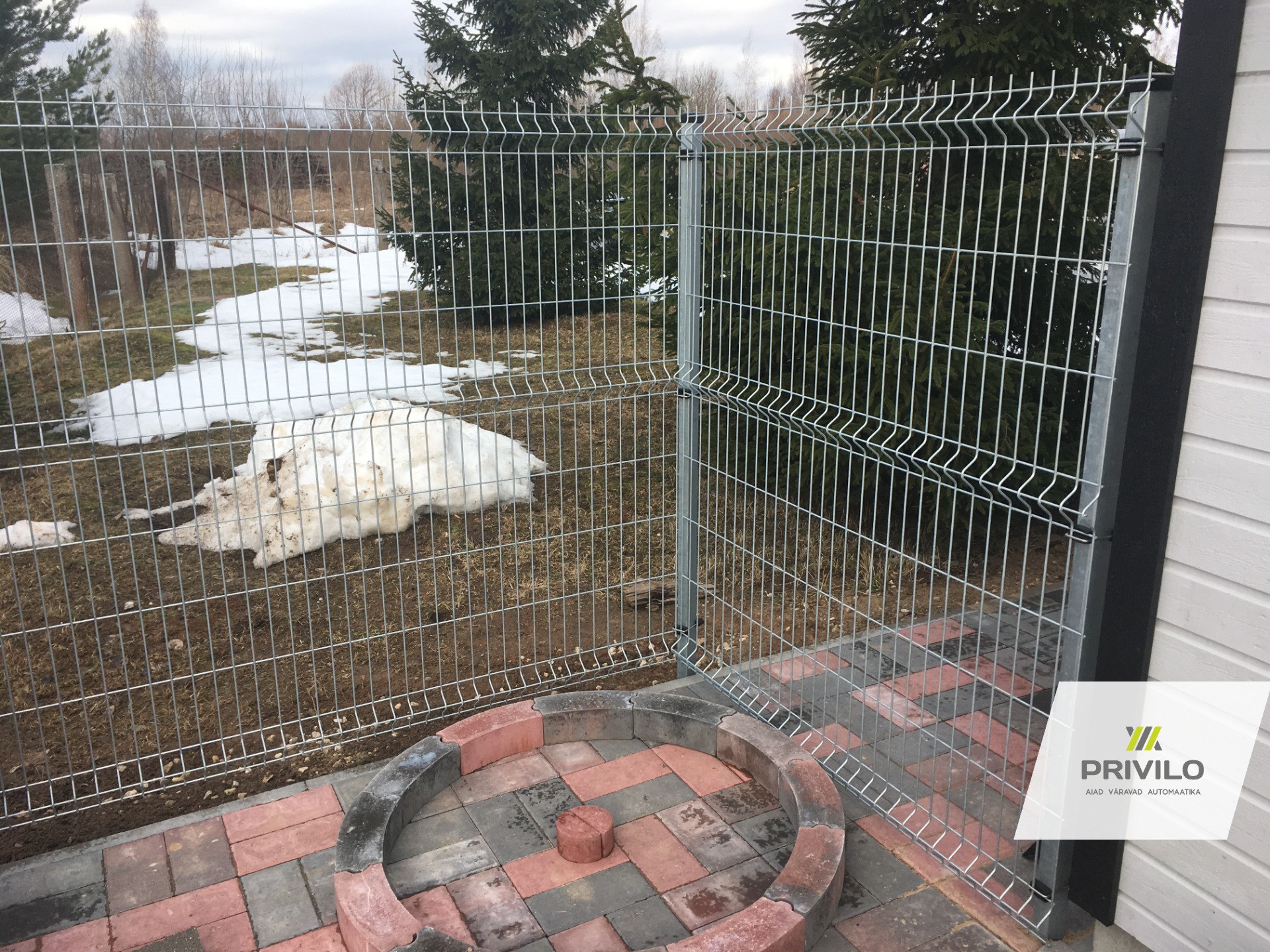 Tiibvärav, paneelaed, Tartumaa, pilt 3 – Privilo