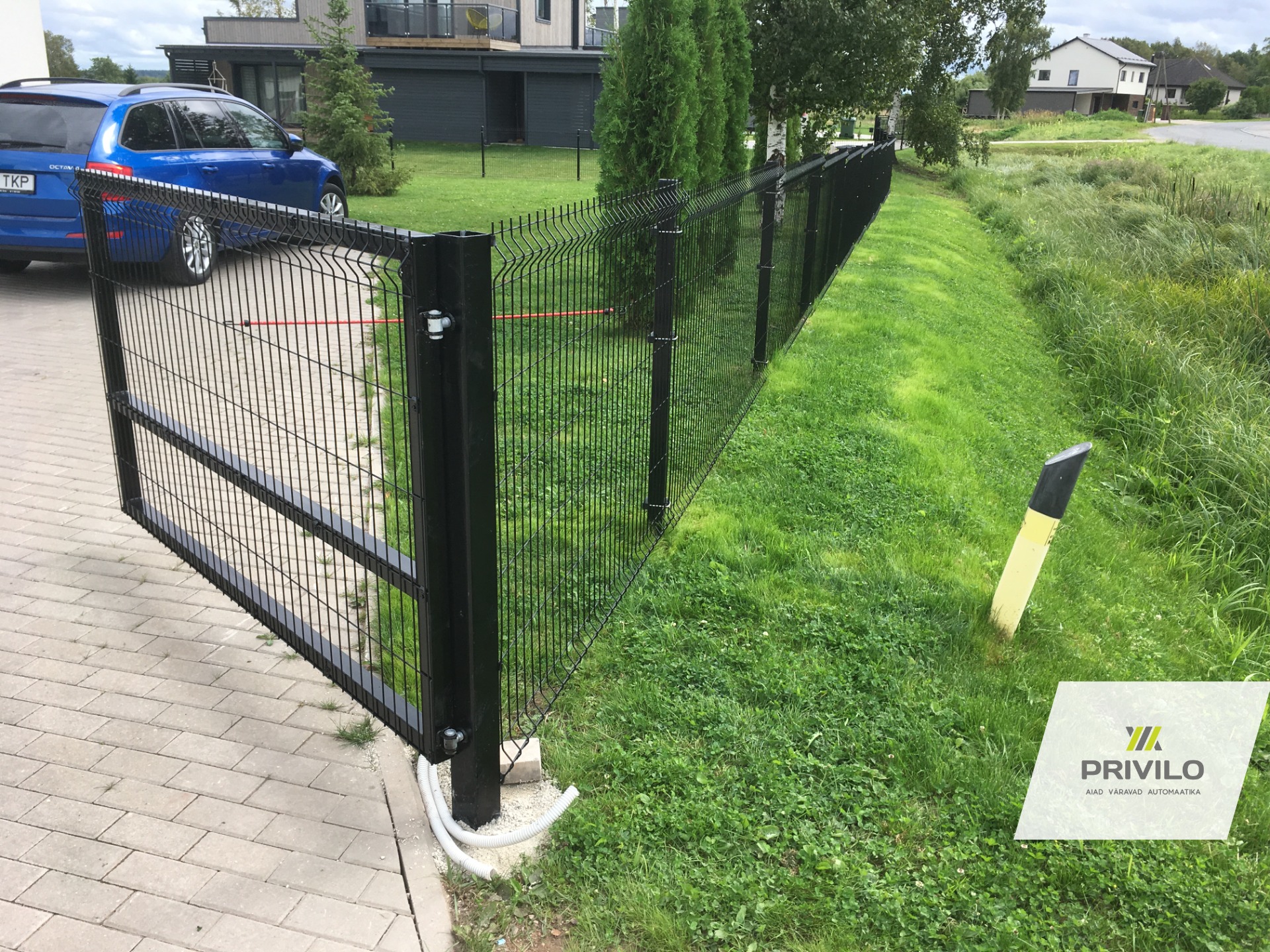 Tiibvärav, jalgvärav. RAL9005 paneelaed., Paneelaiad, Tiibväravad, Jalgväravad – Privilo